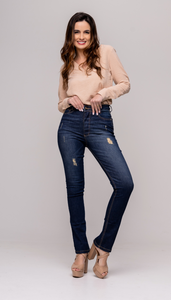 Calça-Jeans-Bootcut-Escura-Puídos